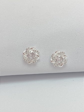 Brinco florzinha entrelaçado