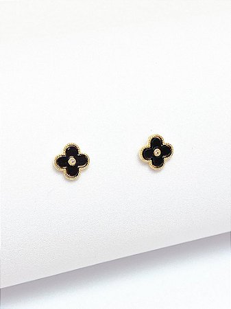 Brinco trevinho madre pérola ponto de luz