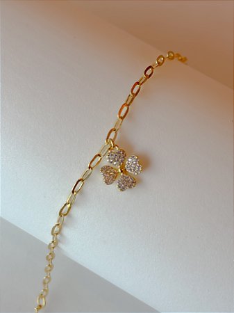 Pulseira elos trevo cravejada