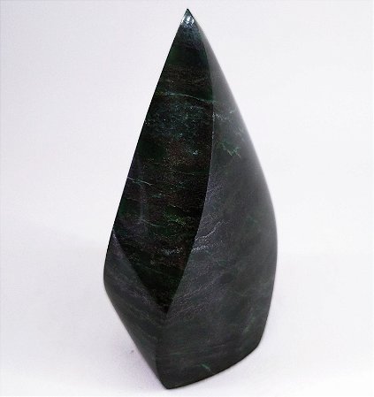 Jadeíta Lapidada em Formato de Chama