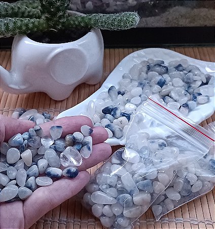 Quartzo com Dumortierita