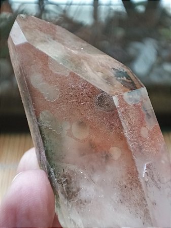 Ponta com inclusão de Ferro e com corrosão de bolinha