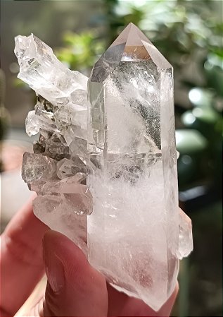 Drusa de Cristal Hialino com inclusão de Clorita 04