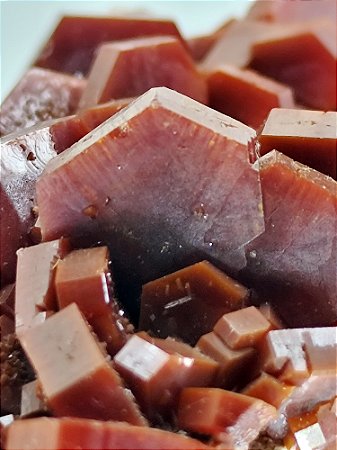 Vanadinita com Cristais Hexagonais Perfeitos