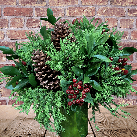 Arranjo Natalino Ruscus Cedro Pinha e Hypericum