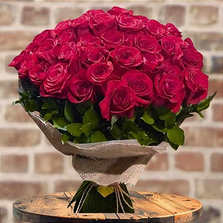 Buquê 60 Rosas Colombianas vermelhas