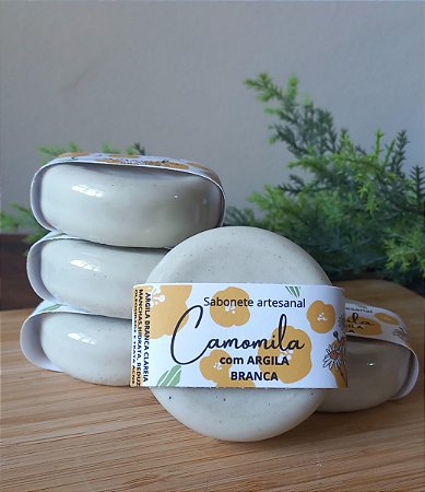 Sabonete artesanal de camomila com argila branca
