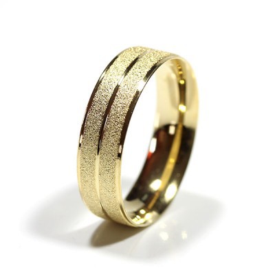 Aliança Folheada a Ouro Reta 7mm com Frizo Central Rebaixo Lateral Alta