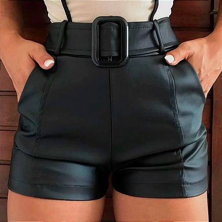 Short Feminino Couro Fake com Cinto Curto Tamanho Único