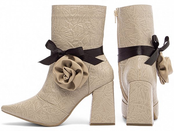 Bota Feminina TORRICELLA Vintage Bege Bico Fino Cano Médio Flor e Laço Cetim Preto