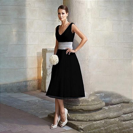 Vestido Cocktail Cintura Alta Marcada sem Manga Decote V Midi Festa Preto