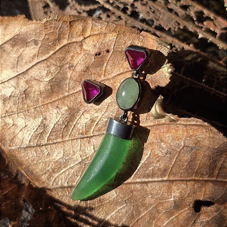 Brinco Dente  jade verde