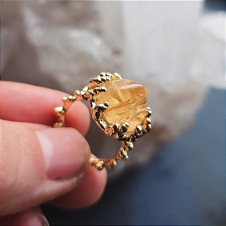 Anel Pirâmide Joia Bruta Citrino