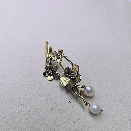 Broche Flor de Cerejeira com Pérolas