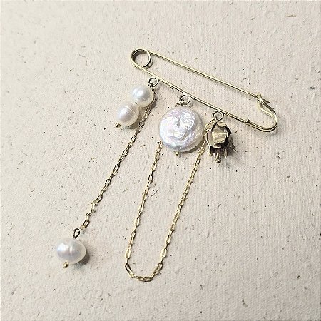 Broche Alfinete com Pérolas