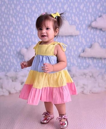 Vestido amarelo, azul e rosa com alça ajustável