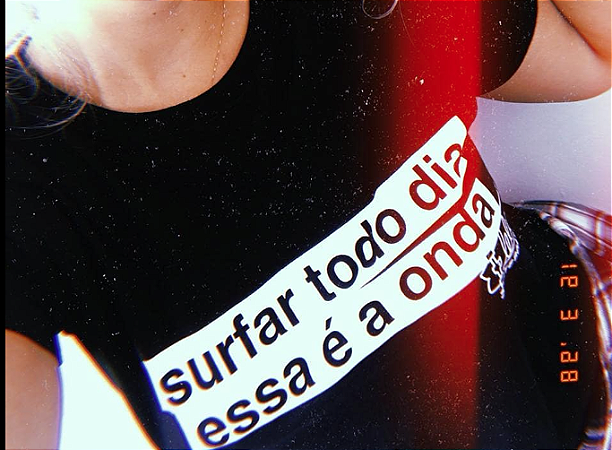 Camiseta LELO surfar todo dia essa é a onda - Preta