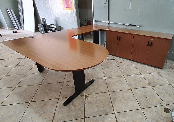 Mesa de Escritório  Presidente em U 2,40x2,50m c/ 2 Armários