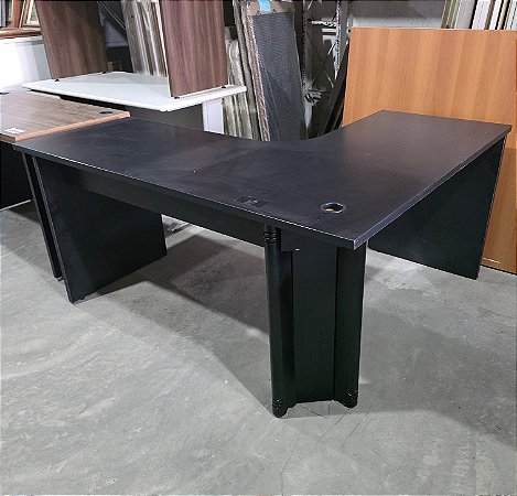 Mesa Escritório em L Tecama 160x135cm DR Tampo 25mm Base em Aço