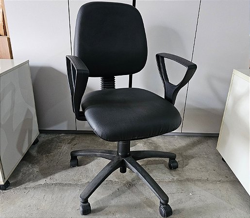 Cadeira Escritório Usada Gerente Executiva Assento e Encosto Fixo c/ Capa Braços Fixo