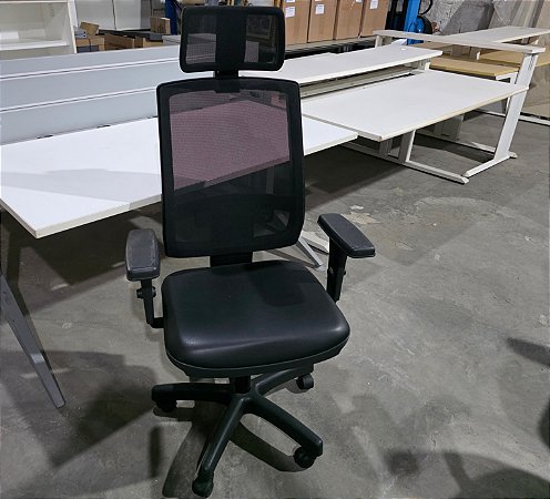 Cadeira Usada Brizza Presidente Encosto c/ Encosto de Cabeça Apoio Lombar Braços 3D