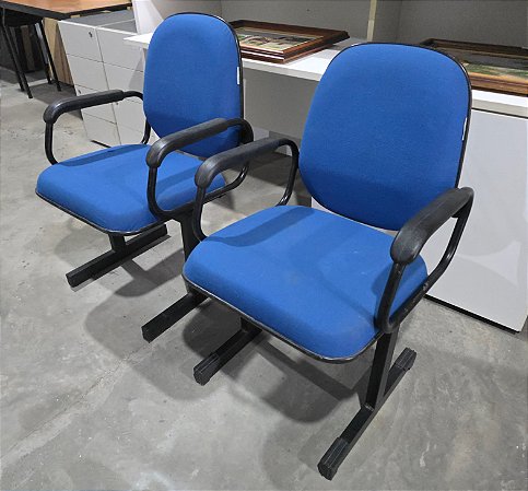 KIt 2 und. Cadeira Fixa com Braços * Pequena avaria no Assento*