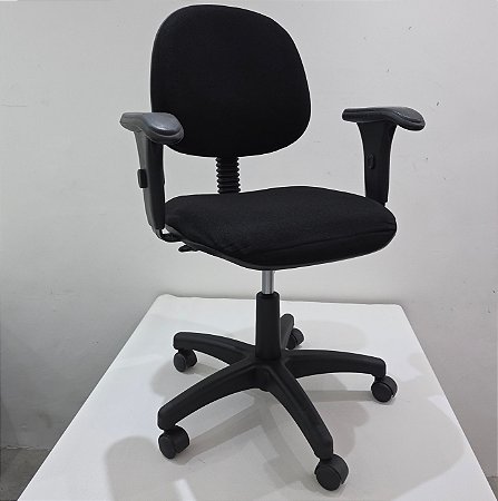 Cadeira de Escritório Executiva Usada Diversas c/ Base Giratória e Braços c/ Regulagem