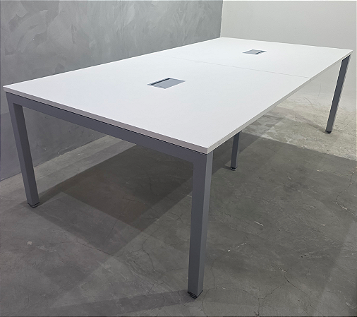 Mesa de Reunião 8 Posições Tampo 25mm c/ 2 PowerBox Base em Aço - 2,40m x 1,20m x 0,74m (Larg/Prof/Alt)