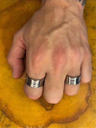 Anel Tiras Alto-Relevo