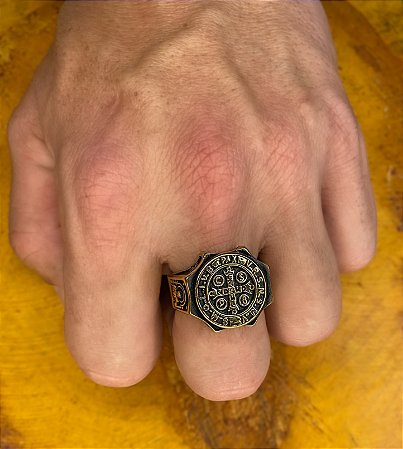 Anel São Bento Cruz Sagrada Dourado