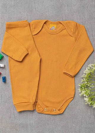 Conjunto body e calça canelados na cor caramelo