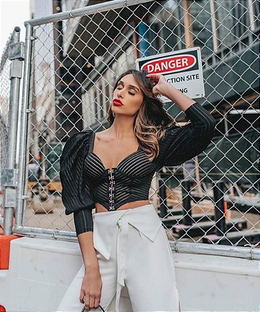 Cropped em Crepe Kesya Preto