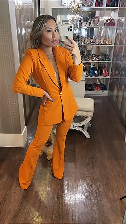 Conjunto em Alfaiataria Helena Ocre