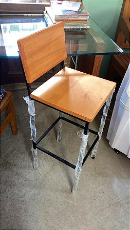 Banqueta pé de ferro