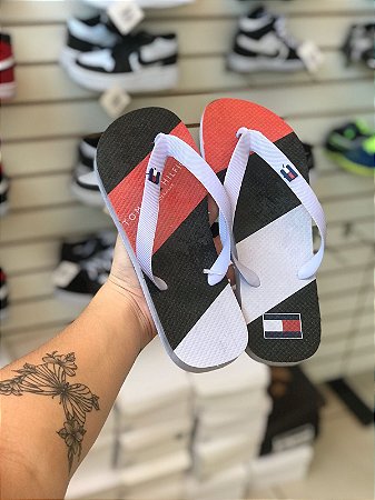 Chinelo Preto/Branco/Vermelho