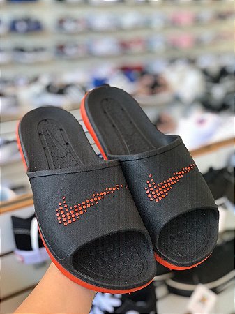 Chinelo Nike Preto e Laranja