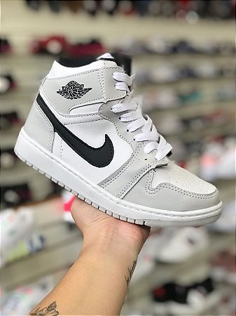 Nike Jordan 1 Mid Branco e Cinza