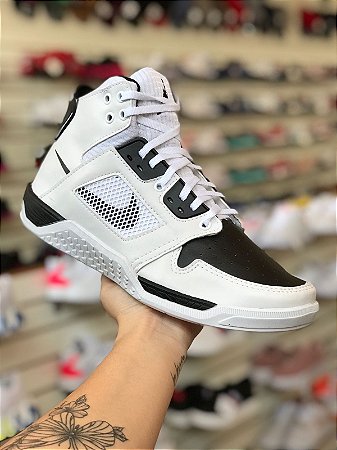 Nike Air Jordan Retro 4 Branco e Preto