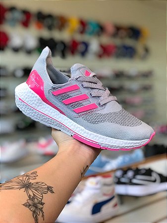 Tênis Ultraboost Cinza e Rosa
