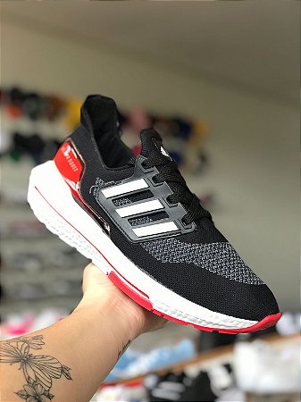 Ultraboost Preto e Vermelho