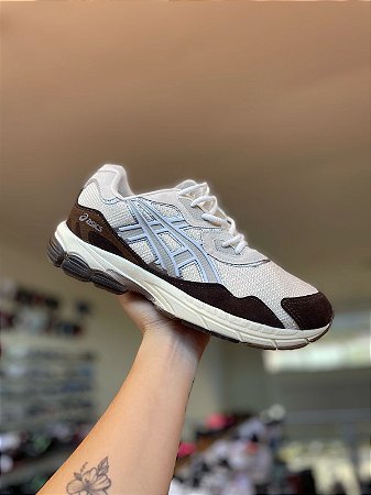 Asics Gel Urban-Creme e Marrom