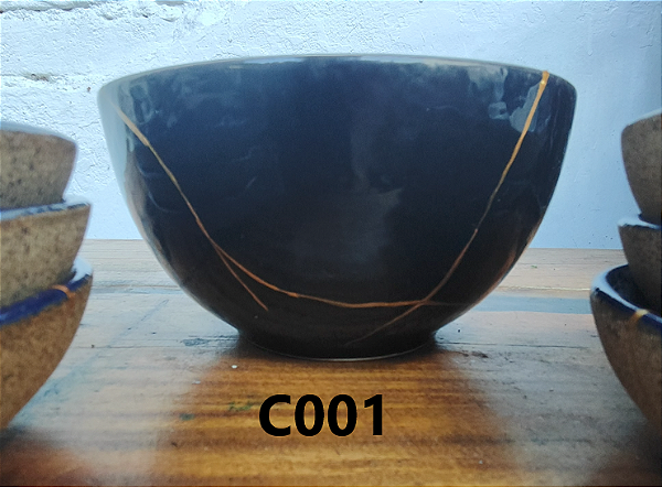 Chawan de Ceramica Preto Decorado Kintsugi