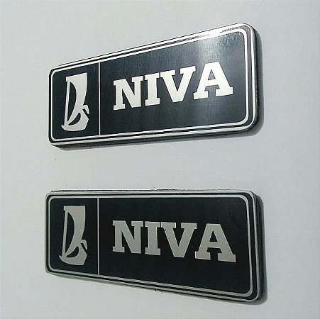 Plaquetinha Lateral Escrito Niva em Alto Relevo (Novo) Par Ref.0817