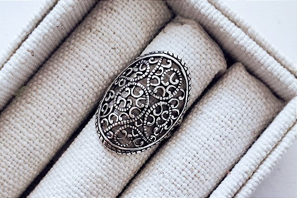 ANEL OVAL TRABALHADO