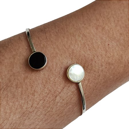 BRACELETE MADREPÉROLA E ÁGATA NEGRA