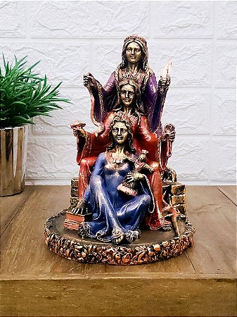 Estatueta Deusa Tríplice Sentada em Resina