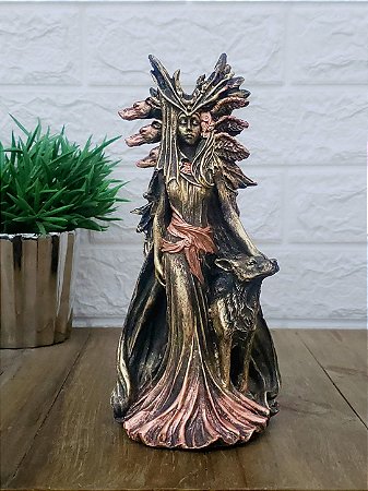 Estátua Deusa Hécate em Resina 23cm – Deusa da Alta Magia e Proteção - Modelo: Dourado