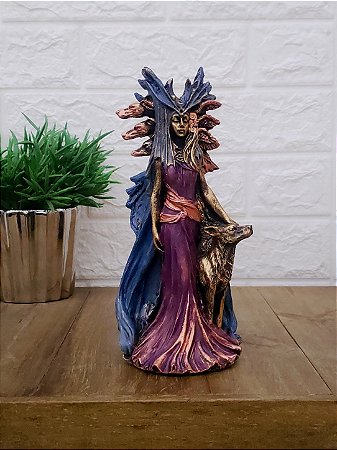 Estátua Deusa Hécate em Resina 23cm – Deusa da Alta Magia e Proteção - Modelo: Colorida