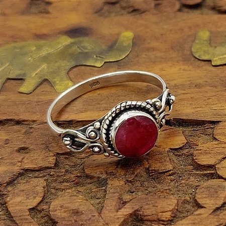 Anel Feminino de Prata 925 com Rubi Indiano - R007