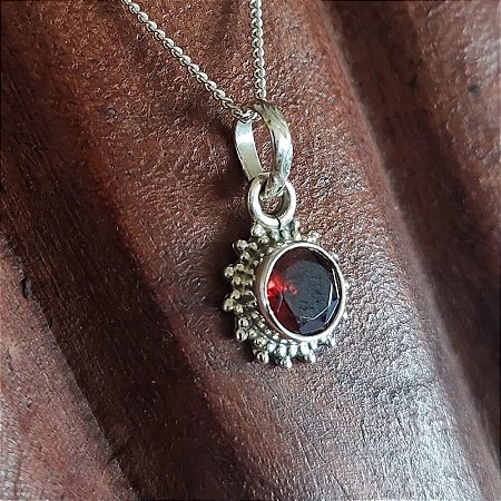 Pingente prata 925 Mandala - pedra Granada - feito a mão